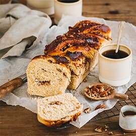 Babka z orzechami pekan